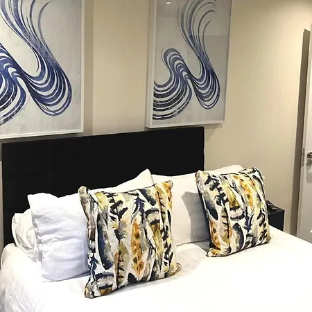 Fw Haute Apartments: Pet-friendly Stanmore With Free Wi-fi & Parking Apartment Stanmore (Greater London)