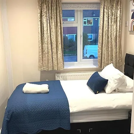 Apartment Fw Haute Apartments: Pet-friendly Stanmore With Free Wi-fi & Parking *