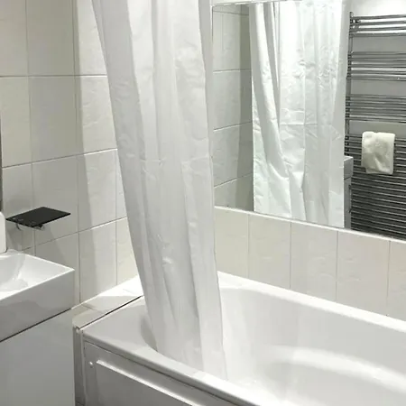 Apartment Fw Haute Apartments: Pet-friendly Stanmore With Free Wi-fi & Parking Stanmore (Greater London)