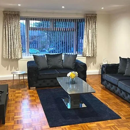 Fw Haute Apartments: Pet-friendly Stanmore With Free Wi-fi & Parking Apartment