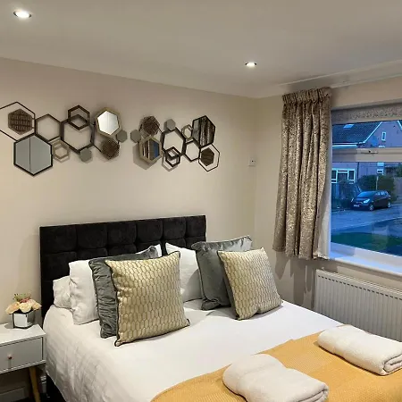 Fw Haute Apartments: Pet-friendly Stanmore With Free Wi-fi & Parking Apartment Stanmore (Greater London)
