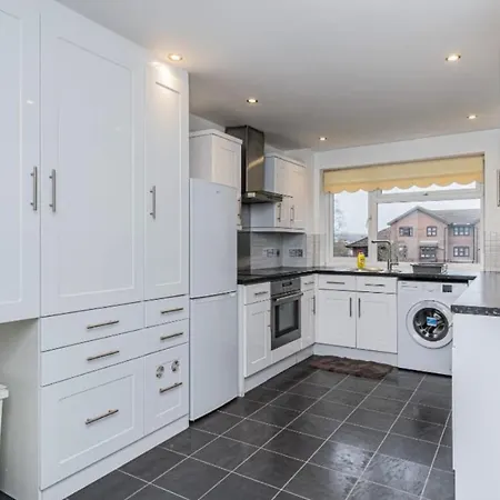 Apartment Fw Haute Apartments: Pet-friendly Stanmore With Free Wi-fi & Parking