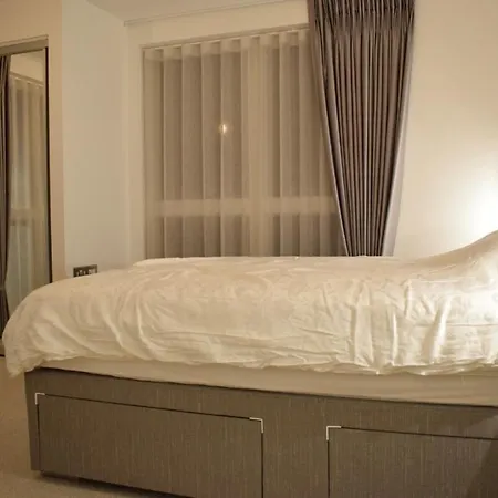 Apartment Bright 2 Bedroom Flat In Park Royal *