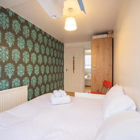Pass The Keys Beautiful Spacious 2-bed In Converted Church London
