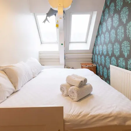 Pass The Keys Beautiful Spacious 2-bed In Converted Church * London