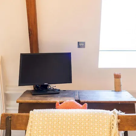 Pass The Keys Beautiful Spacious 2-bed In Converted Church
