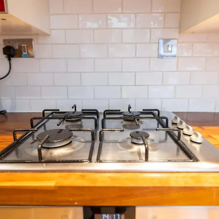 Pass The Keys Beautiful Spacious 2-bed In Converted Church Apartment London