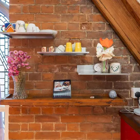 Pass The Keys Beautiful Spacious 2-bed In Converted Church Apartment London