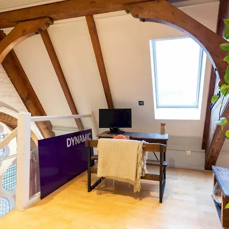Pass The Keys Beautiful Spacious 2-bed In Converted Church Apartment *