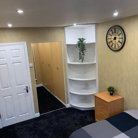 Guest house Beddington Park East