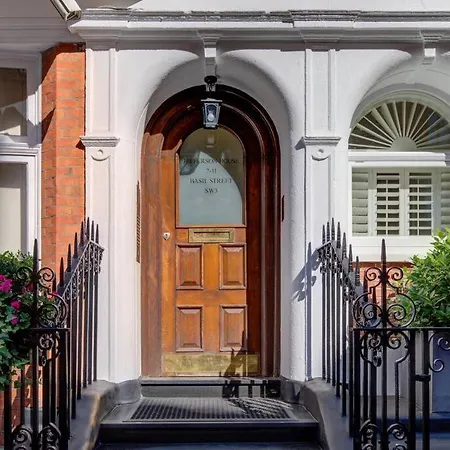 Stylish Knightsbridge Studio, Steps From Harrods. Apartment