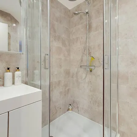 Stylish Knightsbridge Studio, Steps From Harrods. *