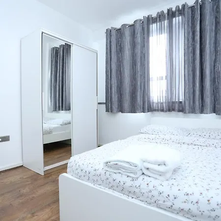 Gorgeous 2 Bedroom 2 Bathroom Woolwich *