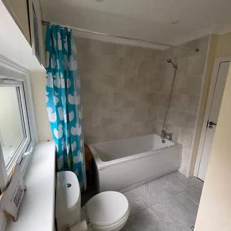 Whole House With Parking And Huge Garden Orpington