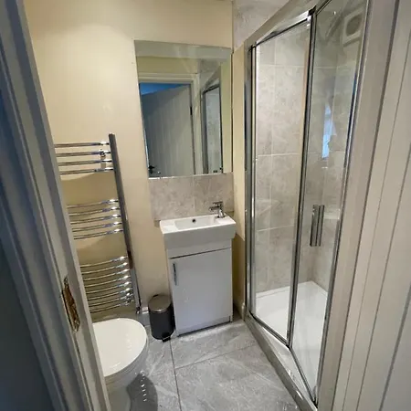 Holiday home Whole House With Parking And Huge Garden Orpington