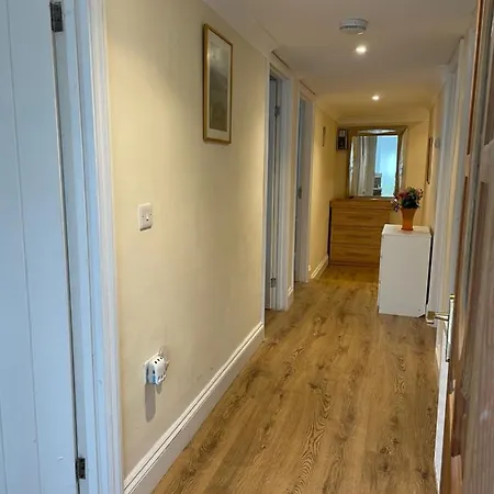 Whole House With Parking And Huge Garden Orpington