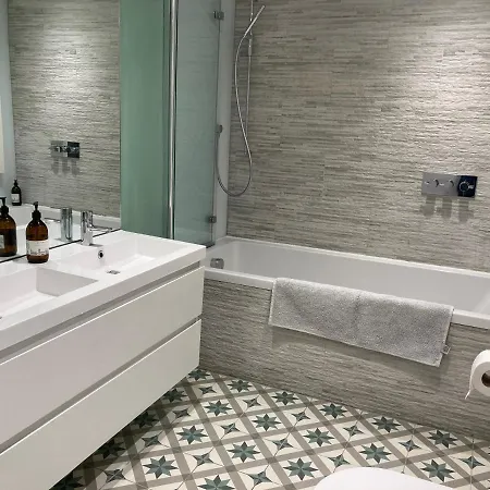Magnificent House For 6 In Fulham With Back Garden Holiday home London