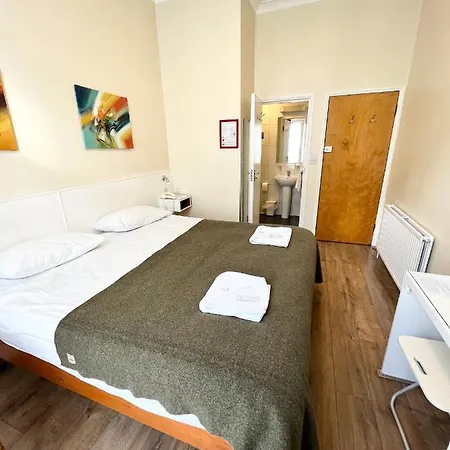 Melbourne House Hotel