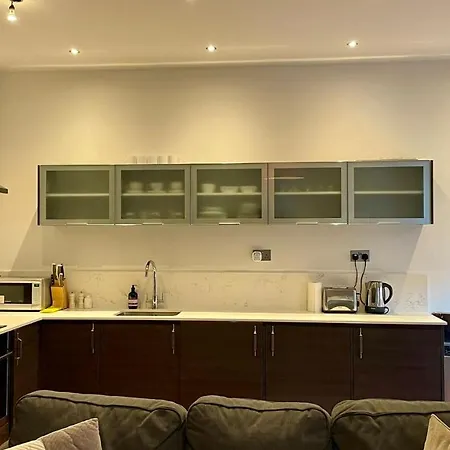 Sloane Square Apartment *