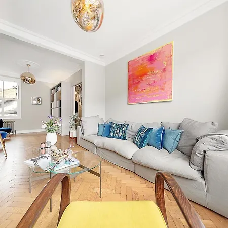 Holiday home Veeve - Clapham Fairytale *
