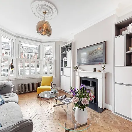 Veeve - Clapham Fairytale London