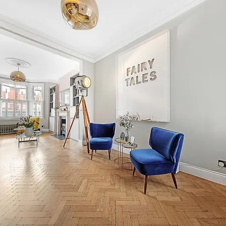 Veeve - Clapham Fairytale