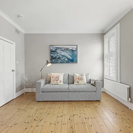 Veeve - Clapham Fairytale *