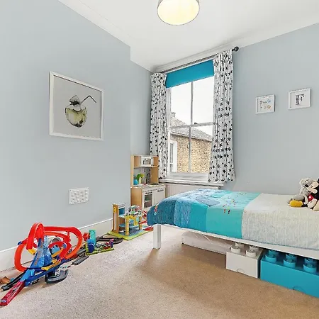 Veeve - Clapham Fairytale