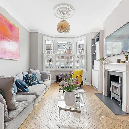 Veeve - Clapham Fairytale