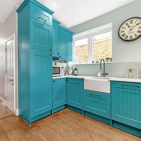 Veeve - Clapham Fairytale *