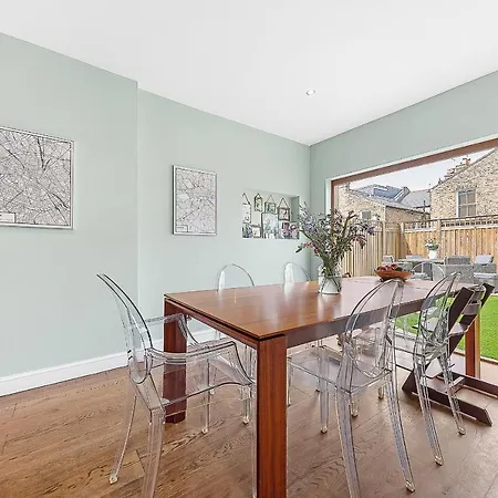 Veeve - Clapham Fairytale Holiday home London