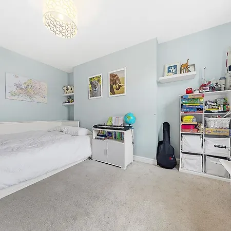 Veeve - Clapham Fairytale