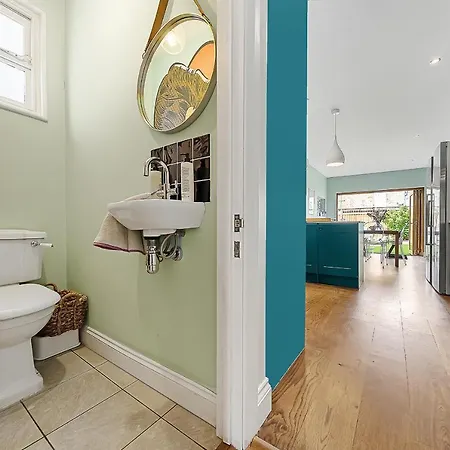 Holiday home Veeve - Clapham Fairytale