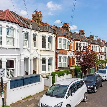 Veeve - Clapham Fairytale