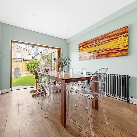 Holiday home Veeve - Clapham Fairytale