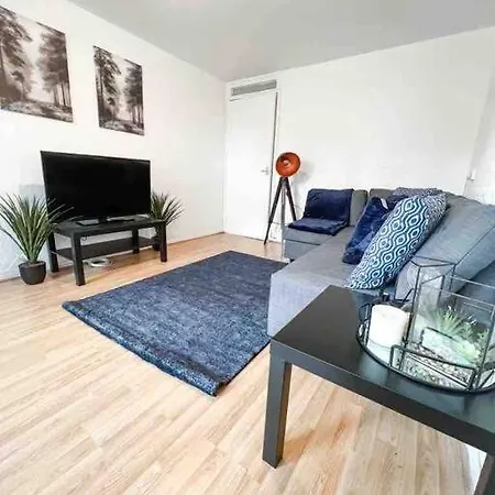 Spacious Two Bedroom Flat London
