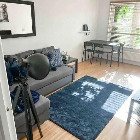 Apartment Spacious Two Bedroom Flat London