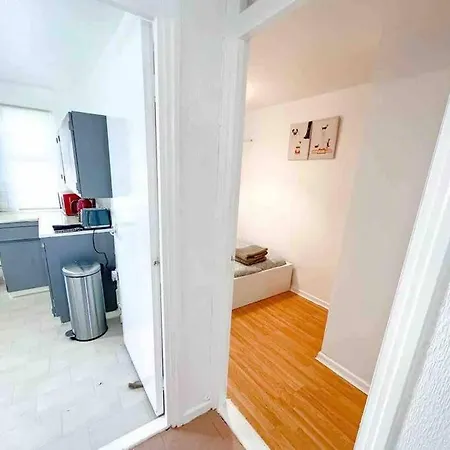 Spacious Two Bedroom Flat * London