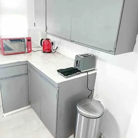Spacious Two Bedroom Flat London