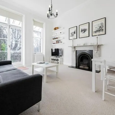 Elegant Earl's Court 2 Bedroom Flat Just 4 Minutes From Tube Apartment *