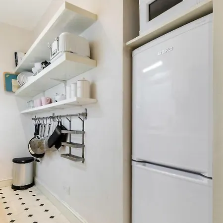 Elegant Earl's Court 2 Bedroom Flat Just 4 Minutes From Tube Apartment *