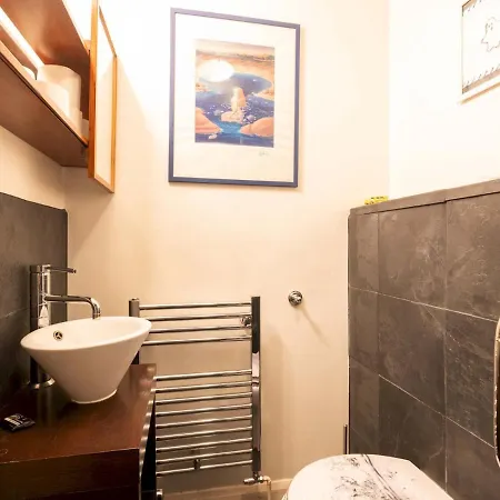 Pass The Keys Beautiful Spacious 2-bed In Converted Church