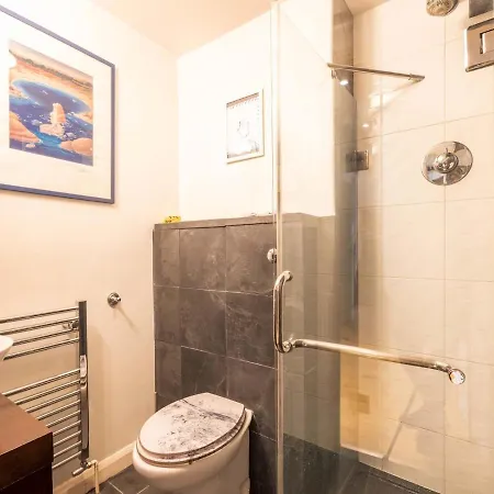 Pass The Keys Beautiful Spacious 2-bed In Converted Church *