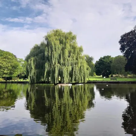 Beddington Park East * Wallington