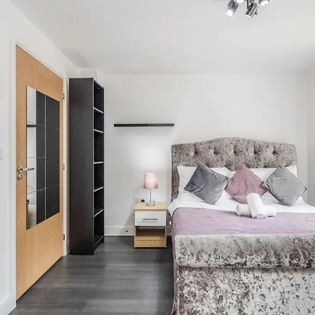 Beautiful 3-bed In Apartment