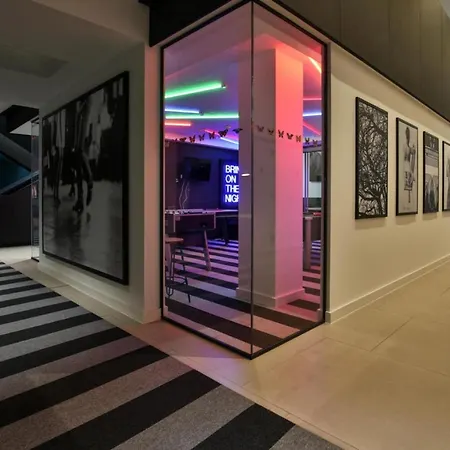 Trendy At Iq Hammersmith In Apartment *