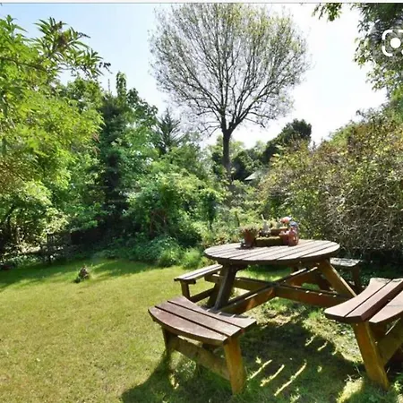 Eglentine Homestay London