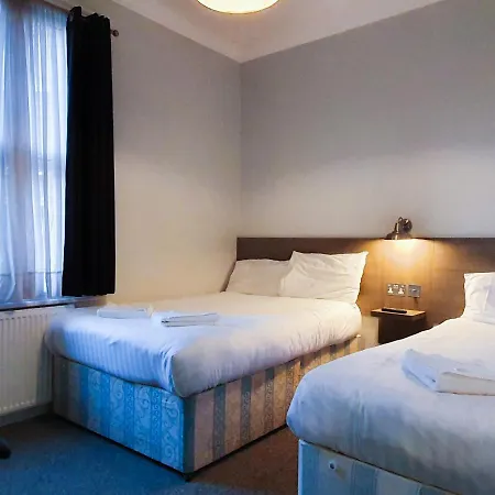 Plaza Hotel 2*