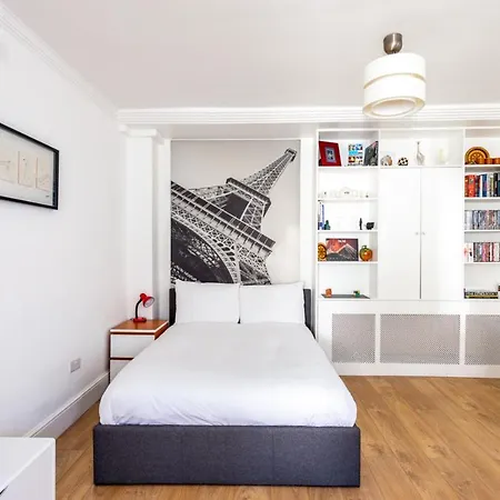 Kensington Designer Apartment *