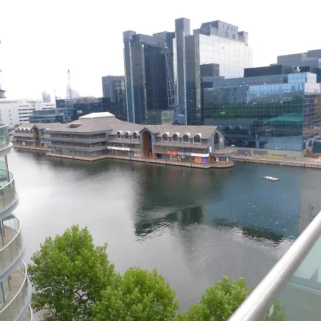 1 Bed Suite, Waterside, Canary Wharf * Londra